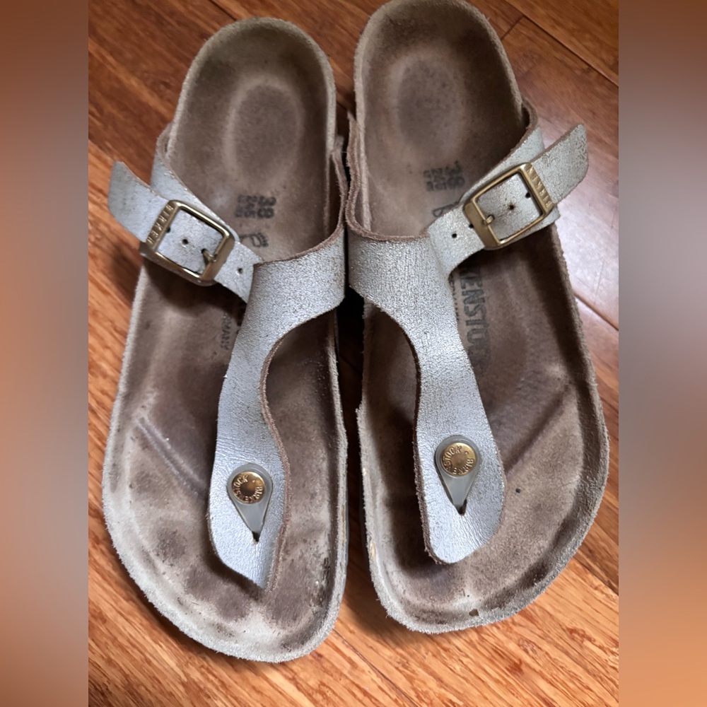 BIRKENSTOCK Gizeh Washed Metallic Silver Leather Sandals Women's Sz. 38
